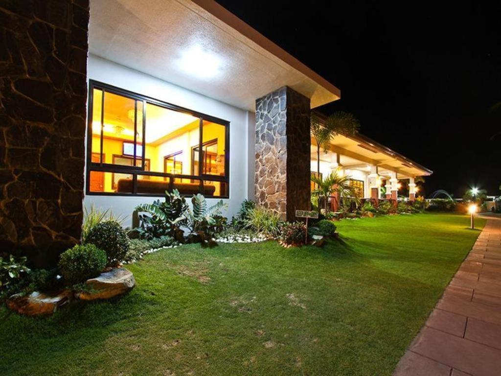 Batangas La Suena Brisa Beach Resort And Events Place מראה חיצוני תמונה